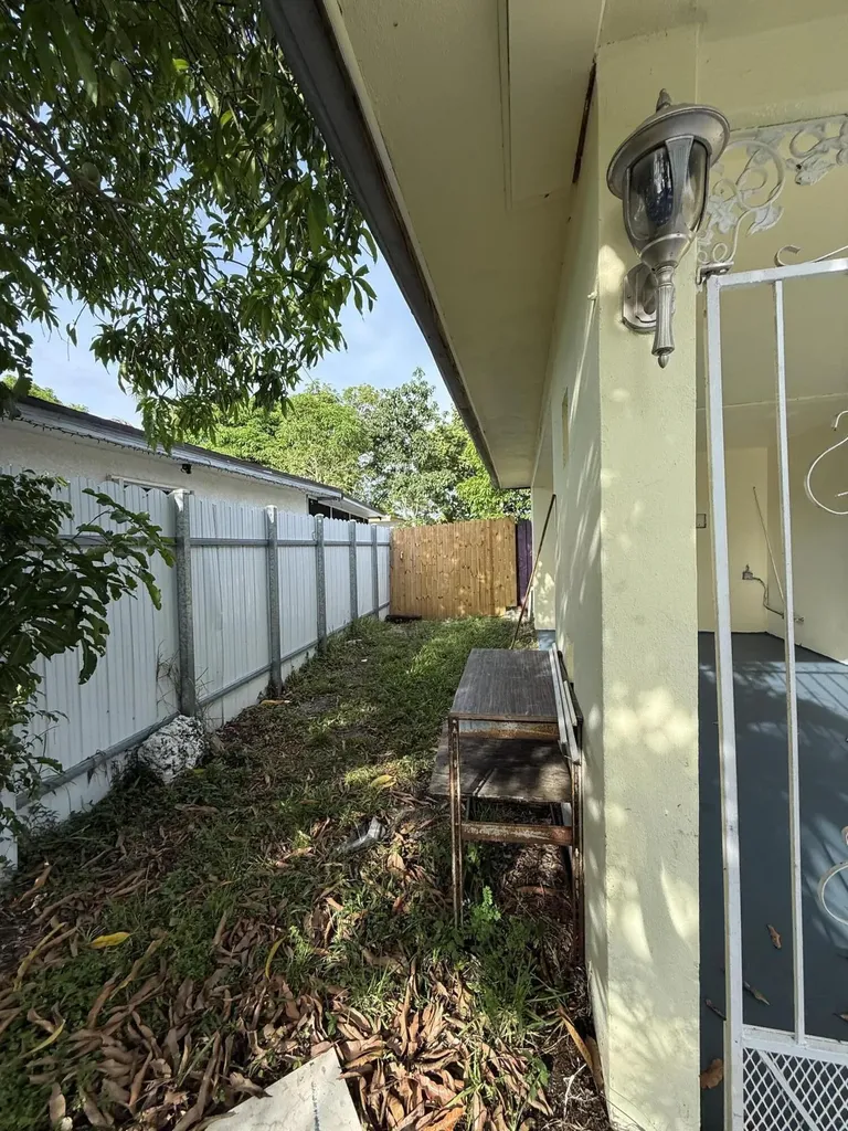 124 NW 45th Avenue Plantation FL 33317