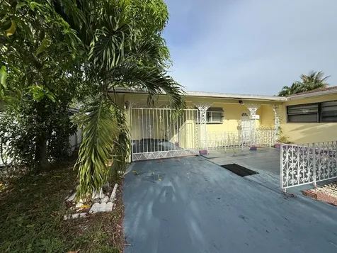 124 NW 45th Avenue Plantation FL 33317