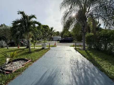 124 NW 45th Avenue Plantation FL 33317