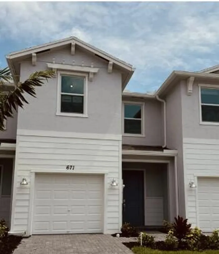 671 SE Lake Falls Street Port St Lucie FL 34984