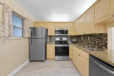 483 N Pine Island Road Plantation FL 33324