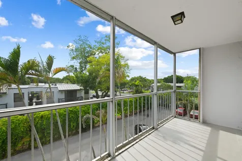 483 N Pine Island Road Plantation FL 33324