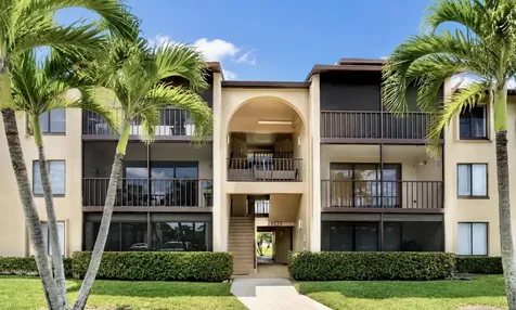 627 Sea Pine Way Greenacres FL 33415