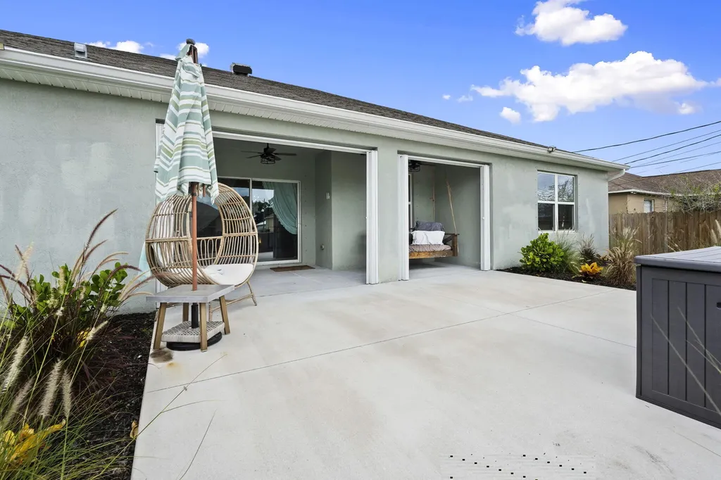 2141 SW Leafy Road Port St Lucie FL 34953