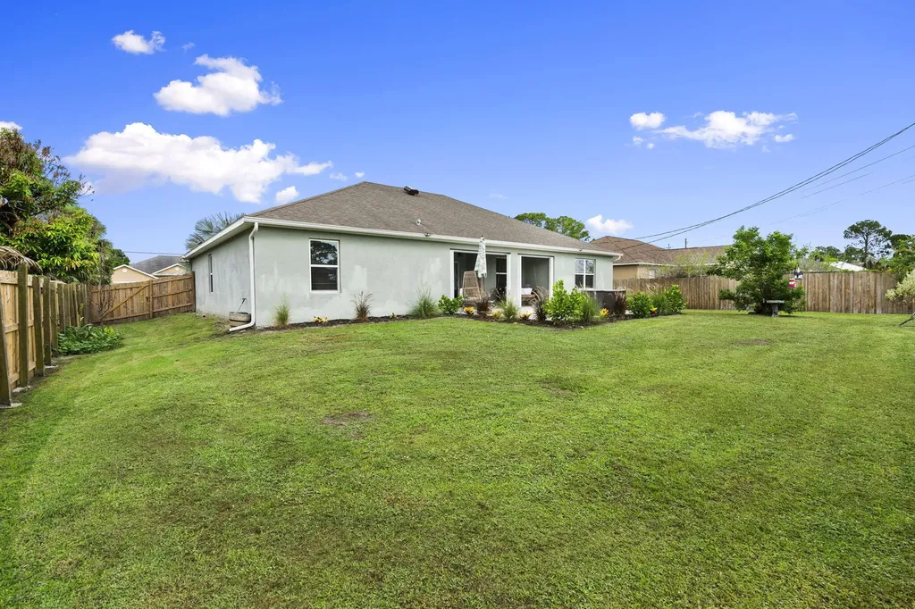 2141 SW Leafy Road Port St Lucie FL 34953
