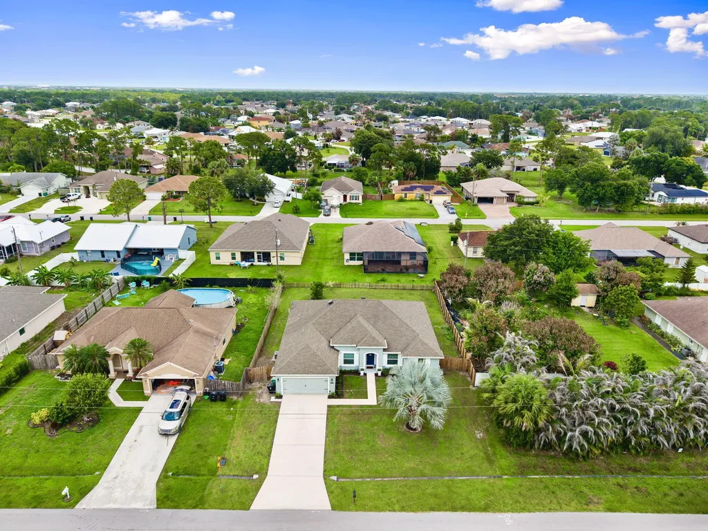 2141 SW Leafy Road Port St Lucie FL 34953