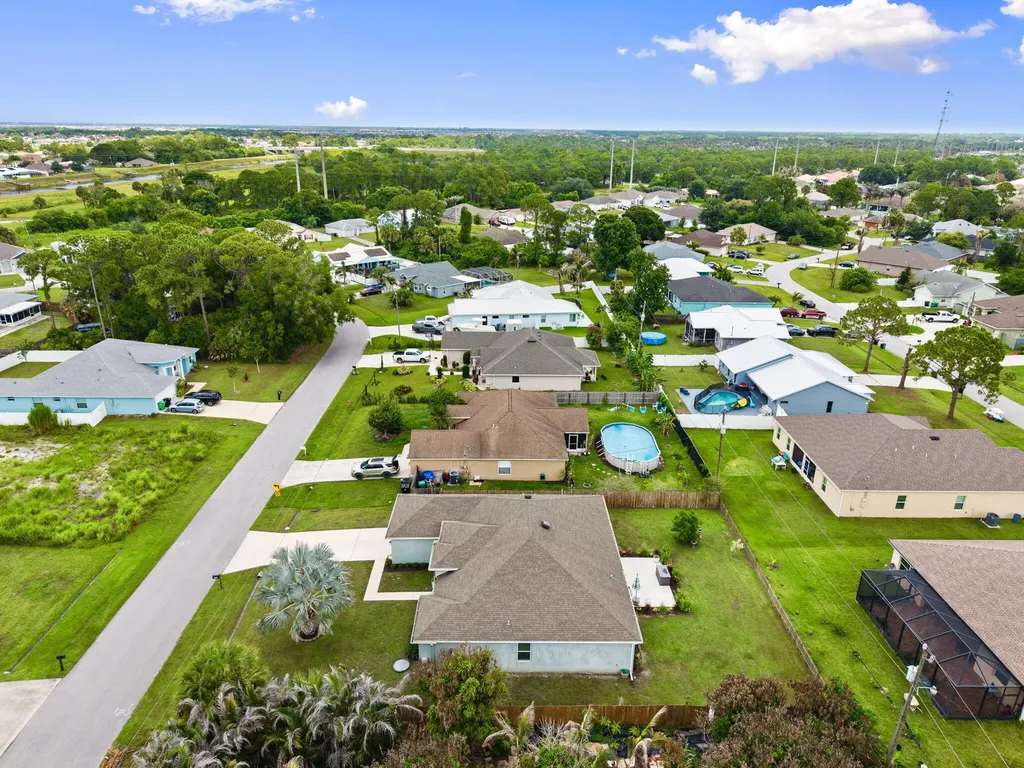2141 SW Leafy Road Port St Lucie FL 34953