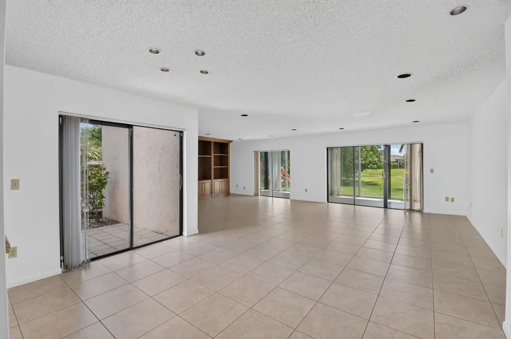 9264 Vista Del Lago Boca Raton FL 33428