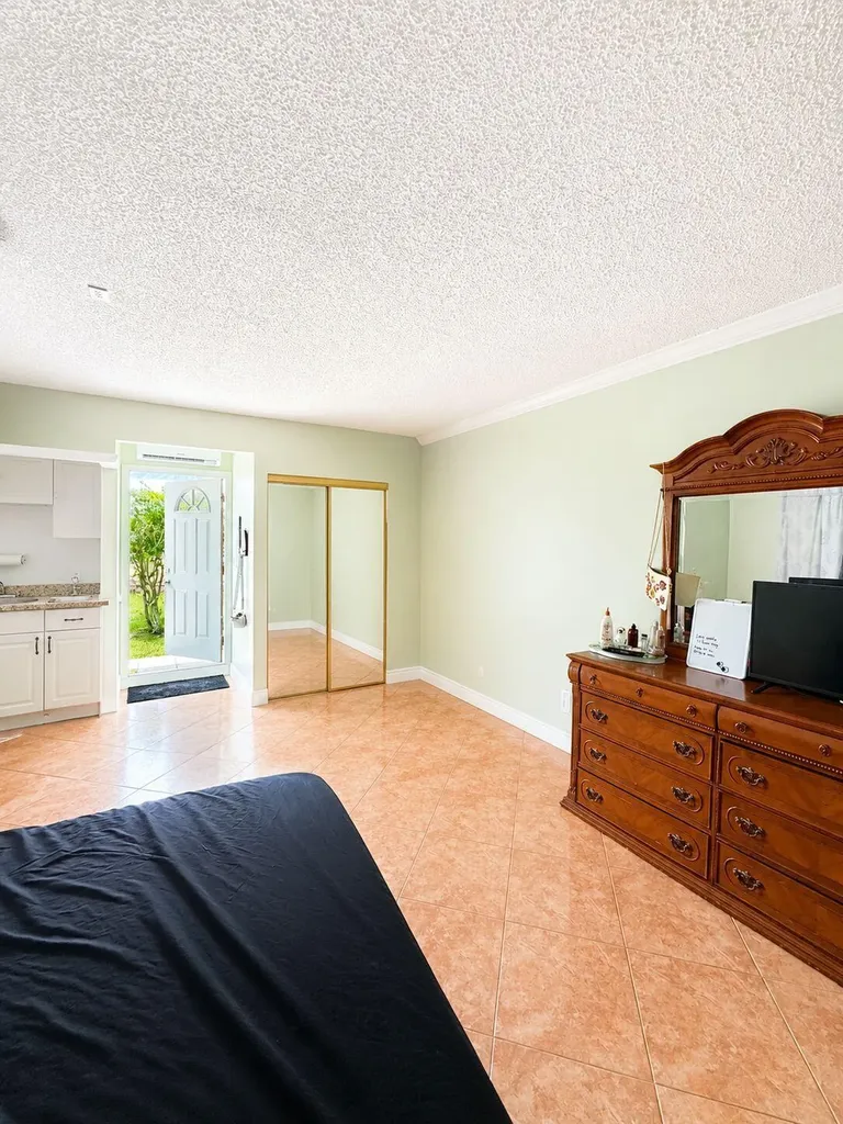 5202 El Claro Circle West Palm Beach FL 33415