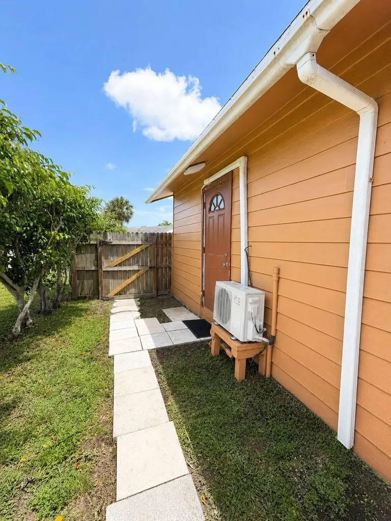 5202 El Claro Circle West Palm Beach FL 33415