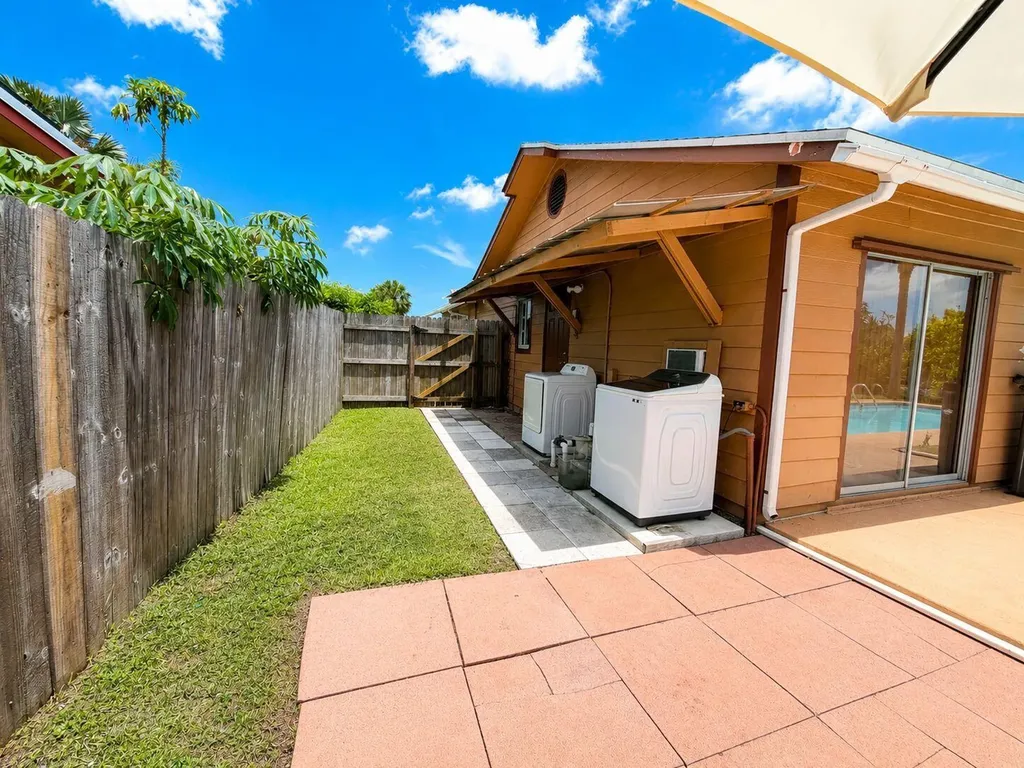 5202 El Claro Circle West Palm Beach FL 33415
