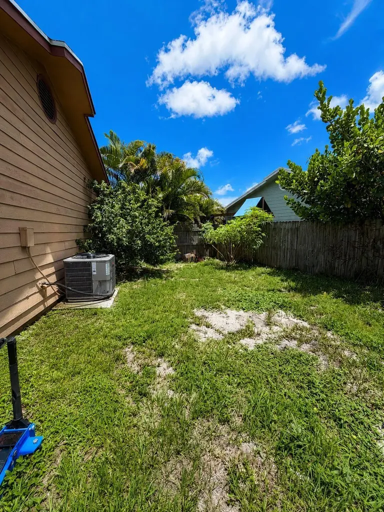 5202 El Claro Circle West Palm Beach FL 33415
