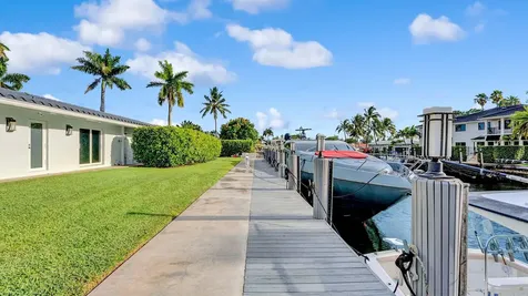 2593 SE 9th Street Pompano Beach FL 33062