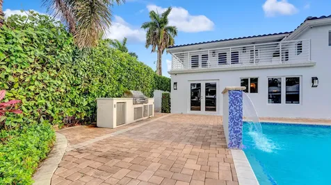 2593 SE 9th Street Pompano Beach FL 33062