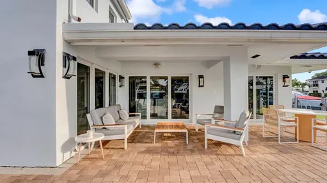 2593 SE 9th Street Pompano Beach FL 33062