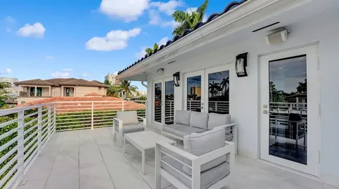 2593 SE 9th Street Pompano Beach FL 33062
