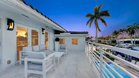 2593 SE 9th Street Pompano Beach FL 33062