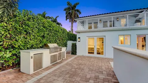 2593 SE 9th Street Pompano Beach FL 33062