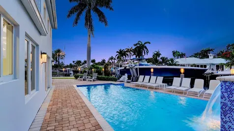 2593 SE 9th Street Pompano Beach FL 33062