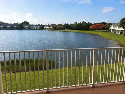 4206 Emerald Vista Lake Worth FL 33461