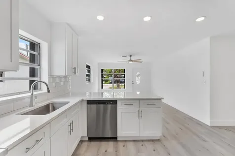 488 NW 2nd Terrace Deerfield Beach FL 33441