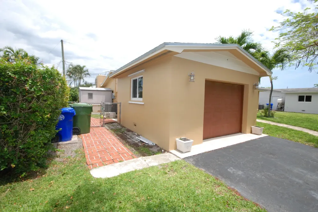 7151 SW 5th Court Pembroke Pines FL 33023