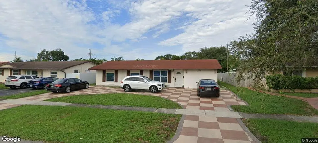 2220 N 47th Avenue Hollywood FL 33021