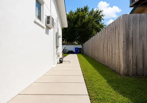 2220 N 47th Avenue Hollywood FL 33021