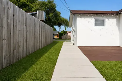 2220 N 47th Avenue Hollywood FL 33021