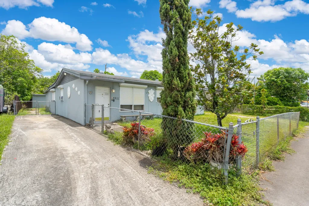 7831 NW 30th Street Hollywood FL 33024