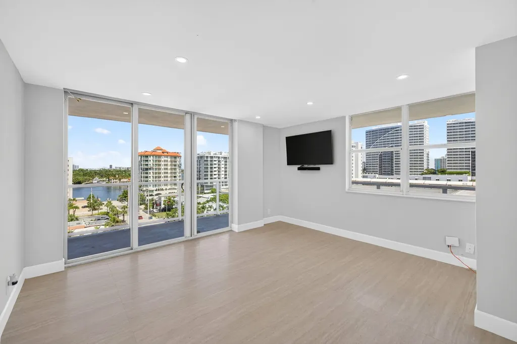 209 N Fort Lauderdale Beach Boulevard N Fort Lauderdale FL 33304