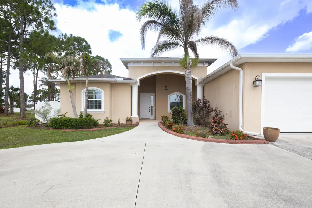 6462 NW Colgate Street Port St Lucie FL 34986