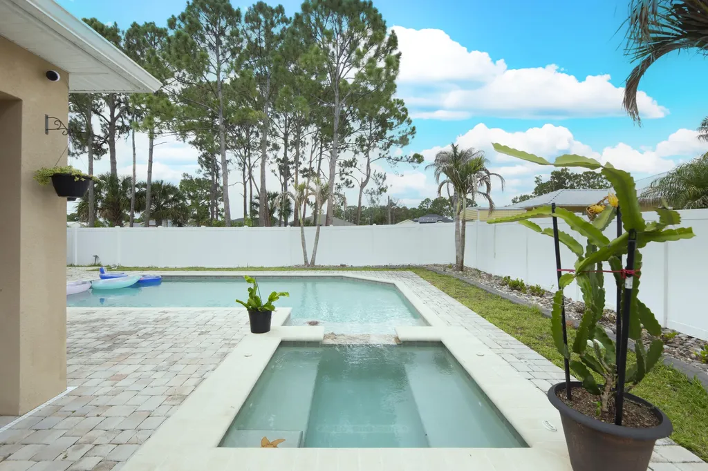 6462 NW Colgate Street Port St Lucie FL 34986