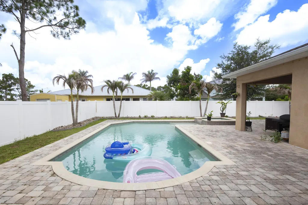 6462 NW Colgate Street Port St Lucie FL 34986