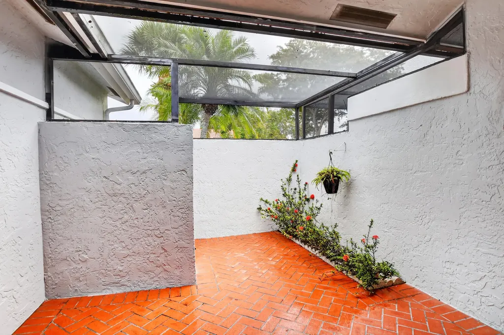 10523 Ladypalm Boca Raton FL 33498