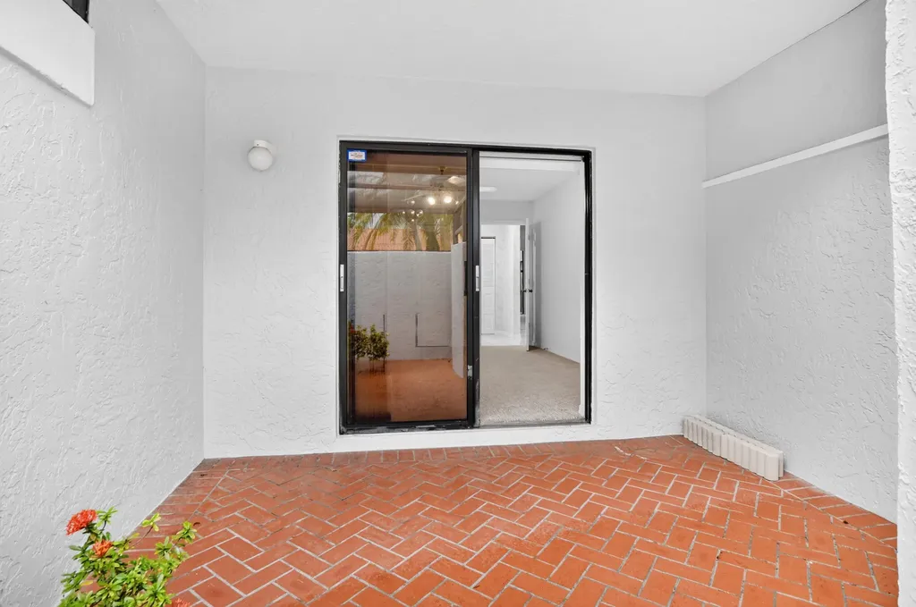 10523 Ladypalm Boca Raton FL 33498