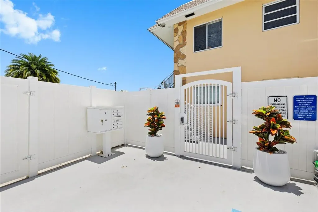 1905 Lake Worth Road Lake Worth Beach FL 33461
