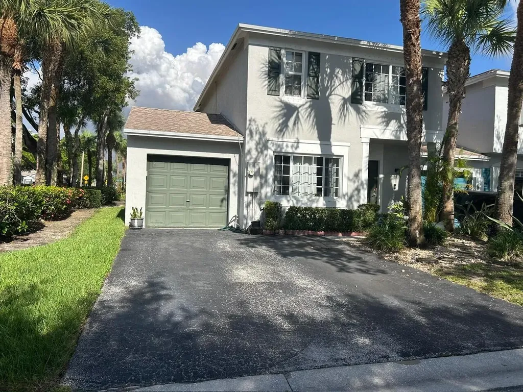 6001 Harbor Isle Way Tamarac FL 33321