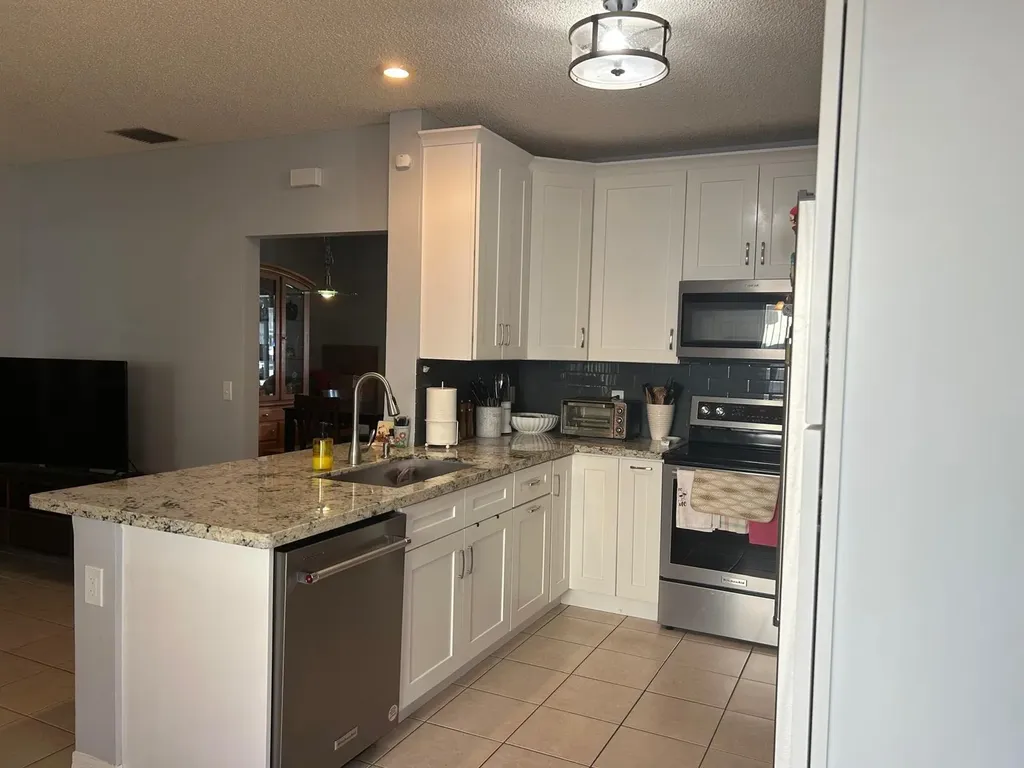 6001 Harbor Isle Way Tamarac FL 33321