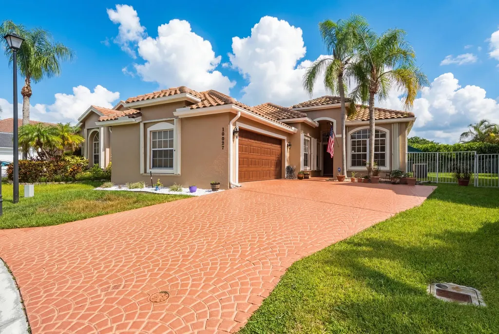 10827 La Salinas Circle Boca Raton FL 33428