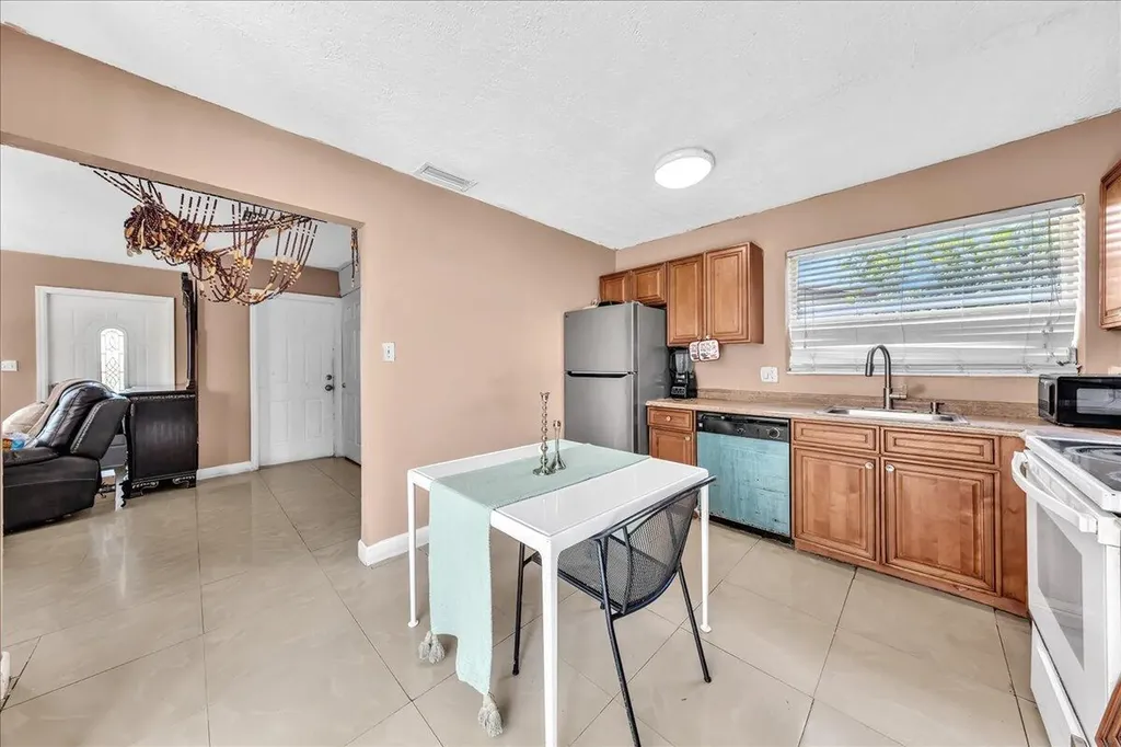 3560 NW 34th Way Lauderdale Lakes FL 33309