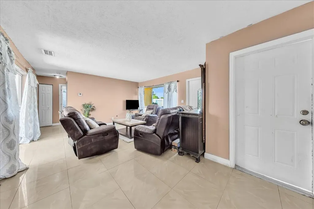 3560 NW 34th Way Lauderdale Lakes FL 33309