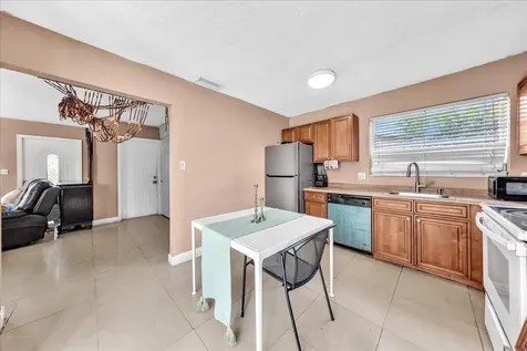 3560 NW 34th Way Lauderdale Lakes FL 33309