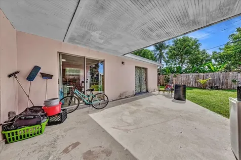 3560 NW 34th Way Lauderdale Lakes FL 33309