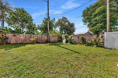 3560 NW 34th Way Lauderdale Lakes FL 33309