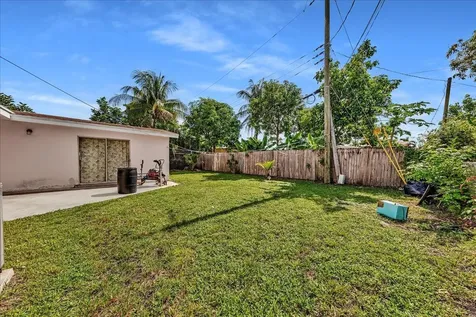 3560 NW 34th Way Lauderdale Lakes FL 33309