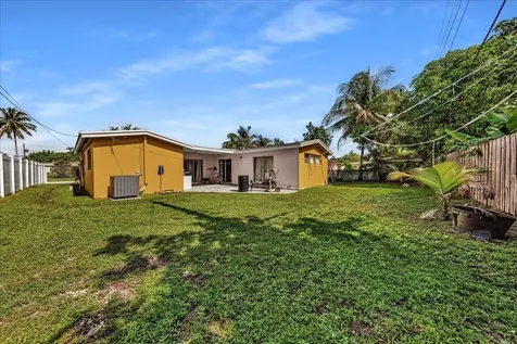 3560 NW 34th Way Lauderdale Lakes FL 33309