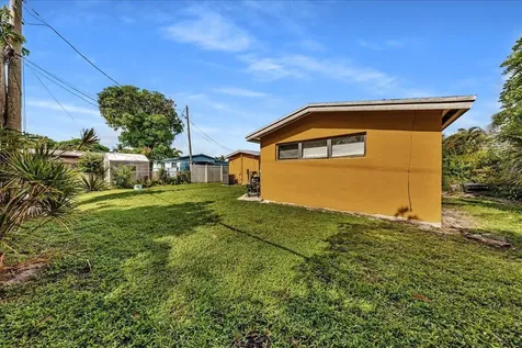 3560 NW 34th Way Lauderdale Lakes FL 33309