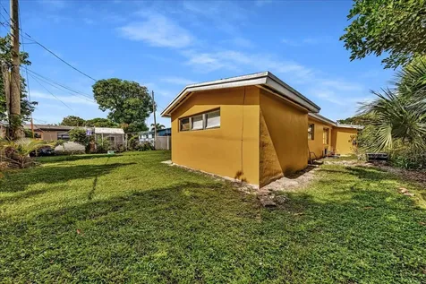 3560 NW 34th Way Lauderdale Lakes FL 33309