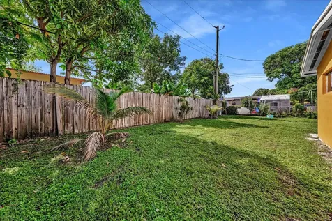 3560 NW 34th Way Lauderdale Lakes FL 33309